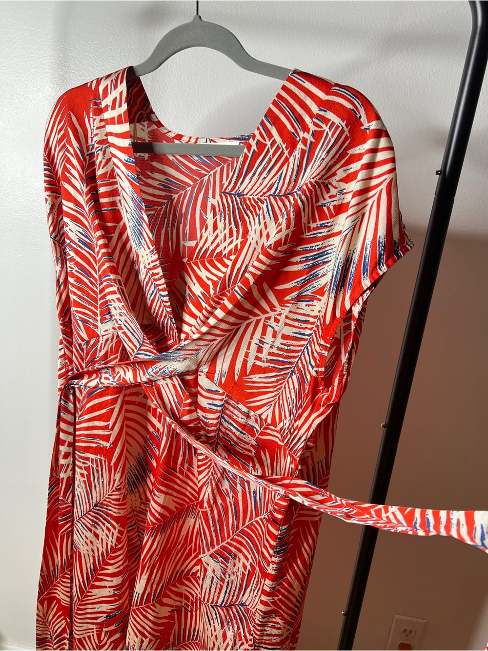 Cupshe Red & White Tropical Leaf Maxi Dress - Picture 4 of 6